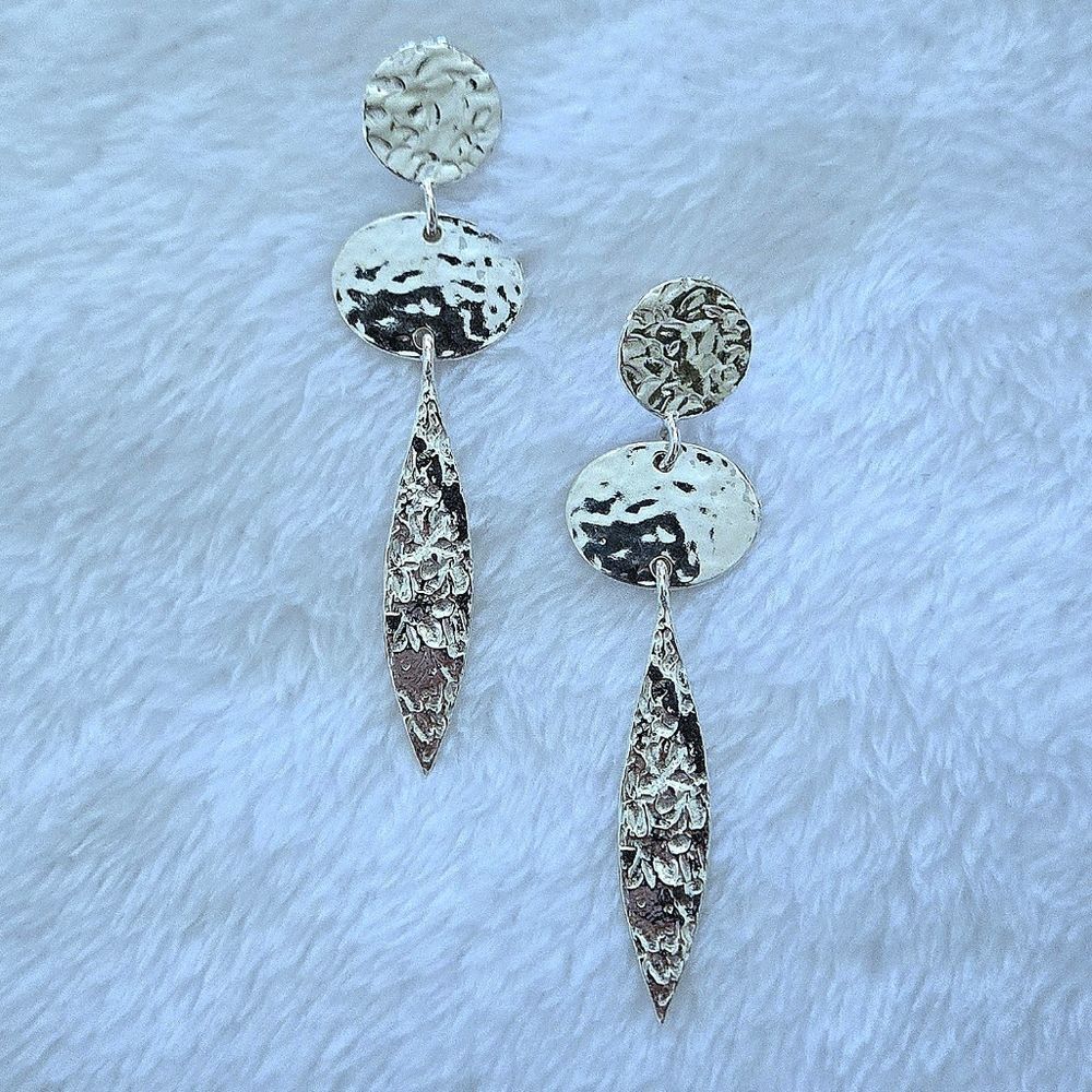 Noa Zuman Silver🤍 Hammered🔨 Geometric📐 Dangle Earrings - Picture 14 of 15